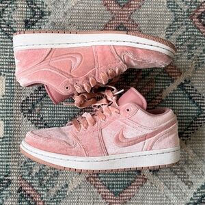 Air Jordan 1 Low SE Pink Velvet - size 7.5 women’s